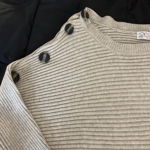 Sweater - Picture 2 of 4